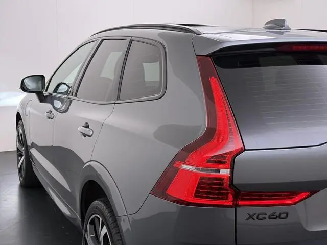 Volvo XC60 2.0 Recharge T8 AWD R-Design PLUG-IN HYBRIDE | SOH 89% | PANORAMADAK | ELEKTR. TREKHAAK |...