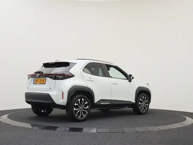 Toyota Yaris Cross 1.5 Hybrid 130 Dynamic | Winterpack | Achteruitrijcamera |