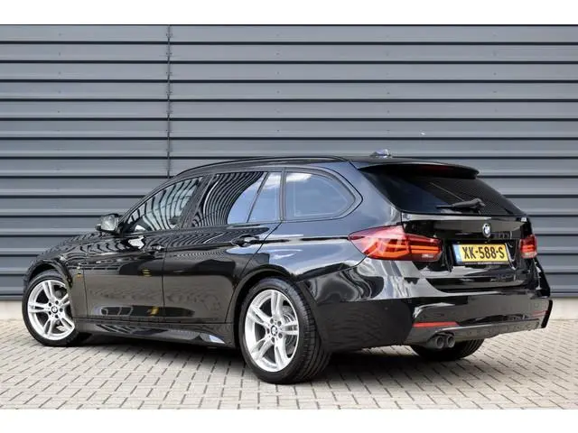 BMW 3 Serie Touring 320i M Sport Shadow | Virtual Cockpit | Achteruitrijcamera | Groot Navi | HiFi |