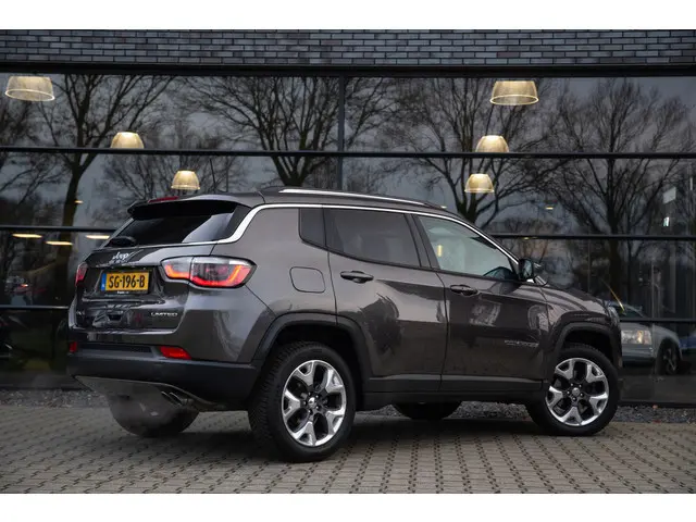 Jeep Compass 1.4 MultiAir Opening Edition 4x4 , Keyless entry, Beats Audio, Navigatie,