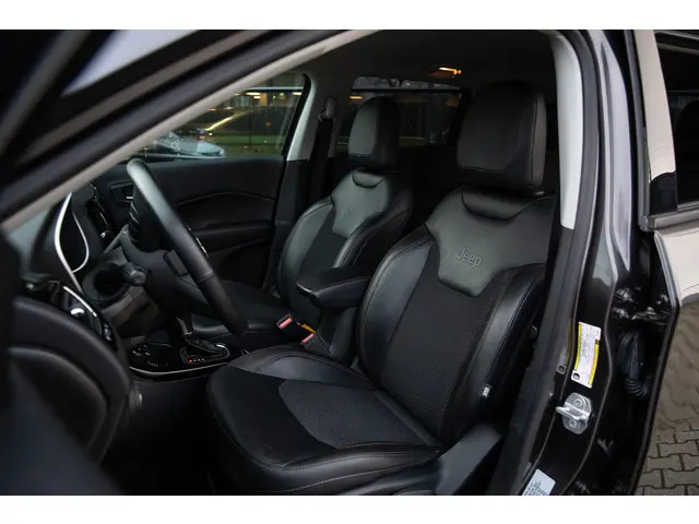 Jeep Compass 1.4 MultiAir Opening Edition 4x4 , Keyless entry, Beats Audio, Navigatie,