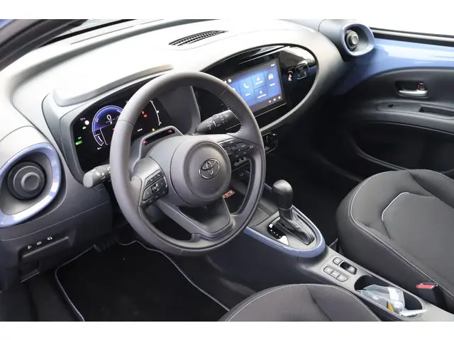 Toyota Aygo X Hybrid 115 pulse, Easy pack, Climate Control, Apple Carplay, Android Auto, Parkeercame...