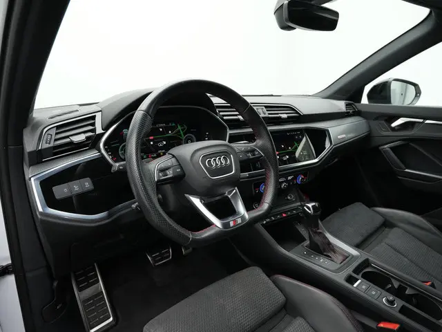 Audi Q3 45 TFSI e 245 pk S-Line | Panoramadak | Trekhaak | Sonos | Leder/alcantara | Elektrische sto...