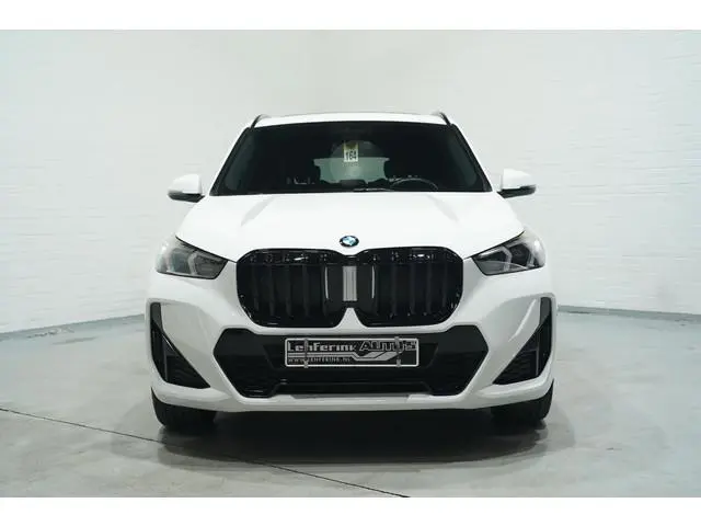 BMW X1 sDrive20i M Sport Panodak Led koplampen Camera Shadowline Stuur- en stoelverwarming 19 Inch V...