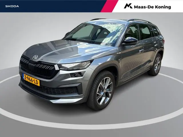 Skoda Kodiaq 1.5 TSI 150pk DSG Sportline Business 7p. · Camera · Wegklapbare Trekhaak · 7 Persoons ·...