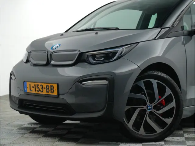 BMW i3 Executive 170pk 120Ah 42 kWh 420 Rijbereik,Warmtepomp,LED,Navi,Carplay,20 inch