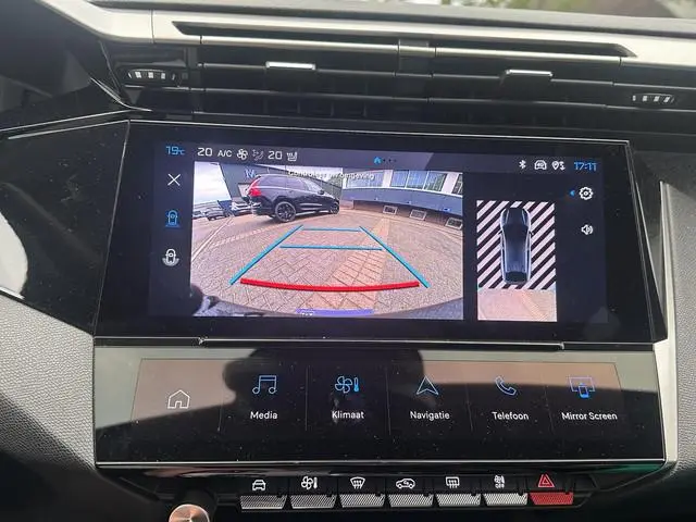 Peugeot e-408 Allure 58 kWh SOH 99% | NIEUWE AUTO | ACHTERUITRIJCAMERA | KEYLESS | STOEL + STUURVERW...