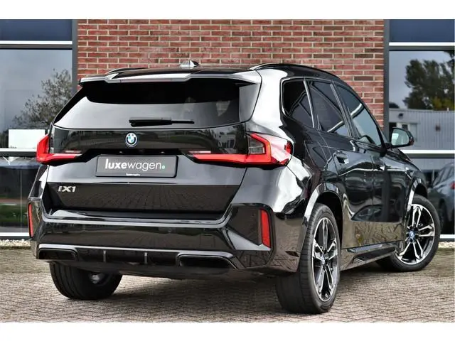 BMW iX1 xDrive30 M-Sport Pano ACC Trekh E-zetels HUD H/K Massage