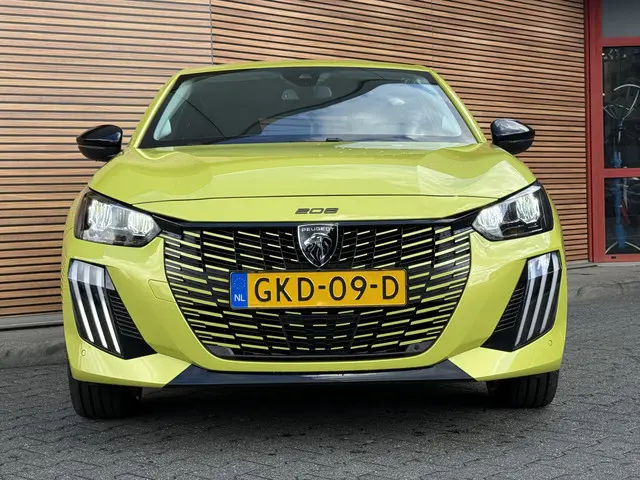 Peugeot e-208
