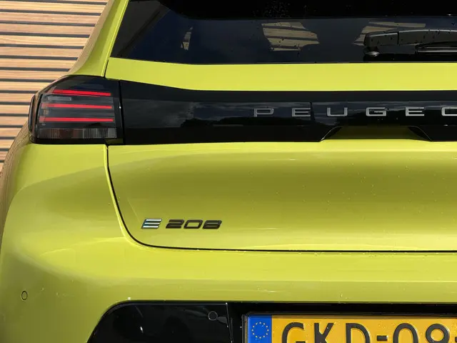Peugeot e-208
