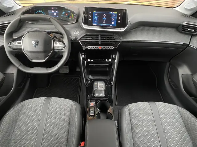 Peugeot e-208 EV Style 50 kWh Apple carplay / Navigatie / Parkeerhulp