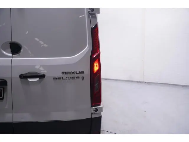 Maxus Deliver9