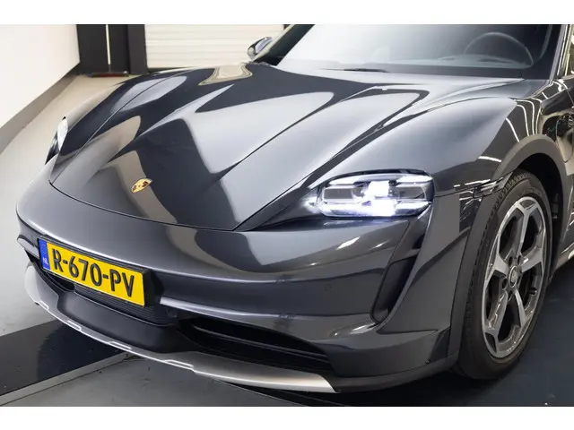 Porsche Taycan Cross Turismo 4 93 kWh