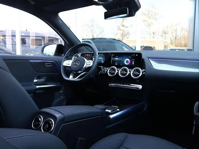 Mercedes-Benz GLA 180 AMG Line Panoramadak | Distronic | Apple Carplay