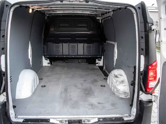 Mercedes-Benz Vito 114 CDI Lang | Carplay | Trekhaak 2500kg | Adaptive cruise | Airco | Stoelverwarm...