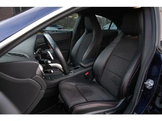 Mercedes-Benz CLA-klasse 180 Business Solution AMG Upgrade Edition , Achteruitrijcamera, Stoelverwar...