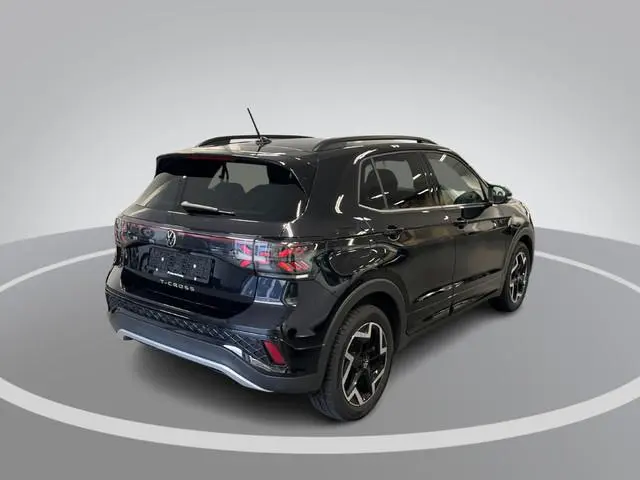 Volkswagen T-Cross 1.5 TSI 150pk DSG R-Line · Trekhaak · Apple/Android Car Play  Camera · Navigatie...