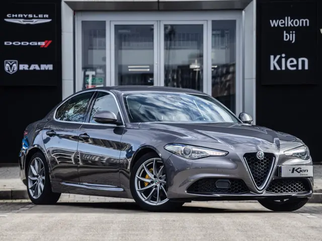 Alfa Romeo Giulia 2.0T Super  | Xenon | Navi | Clima | BTW |