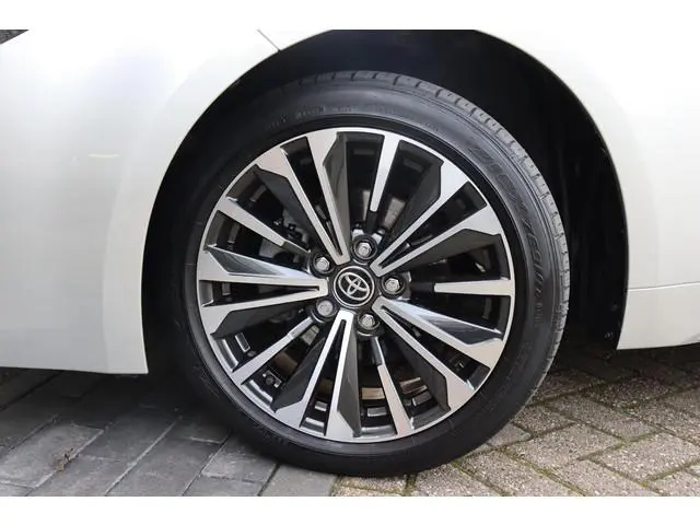 Toyota Corolla Hybrid 140 Dynamic , Parkeersensoren , Stoelverwarming