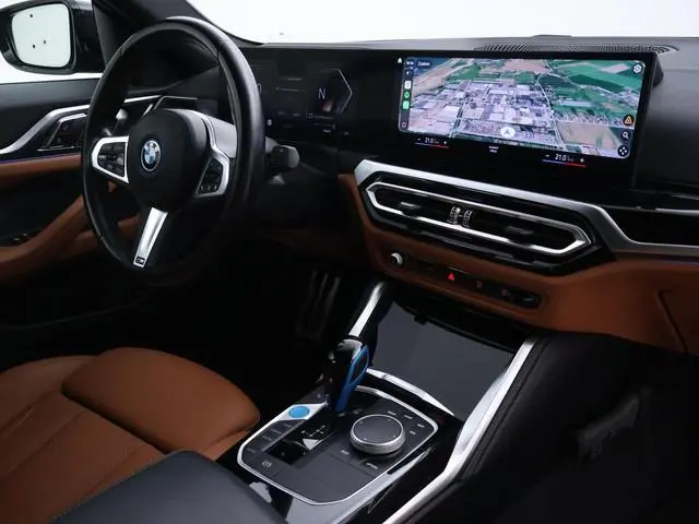 BMW i4 eDrive40 84 kWh M-SPORT + ADAPTIVE CRUISE | SFEERVERLICHTING | LEDER SPORTINTERIEUR