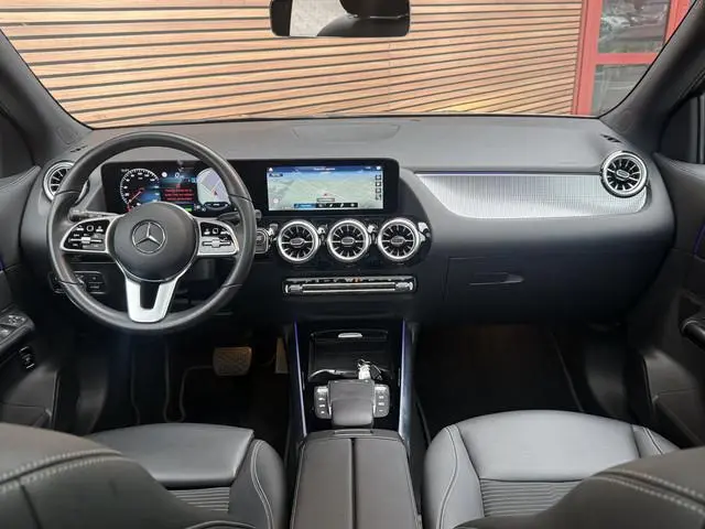 Mercedes-Benz EQA 250 Electric Art 67 kWh Panodak / Trekhaak / Navi / Clima / Camera