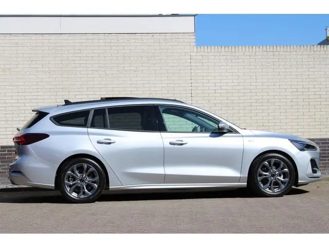 Ford Focus Wagon 1.0 EcoBoost Hybrid 155PK ST Line X | Panoramadak | Trekhaak | Matrix | Sync4