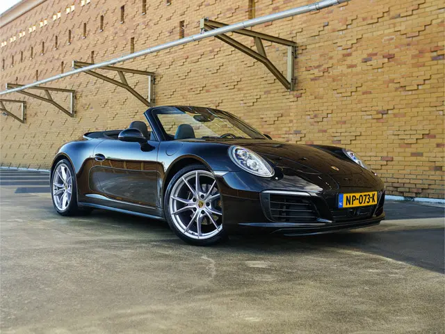 Porsche 911 [991.2] 3.0 Carrera 4 Cabrio l Sport Chrono l ACC l Ventilatie l PDLS+ l Camera