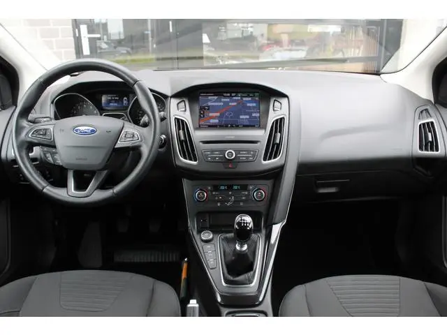 Ford Focus Wagon 1.0 Titanium Edition / Navigatie / Cruise / Trekhaak / N.A.P.