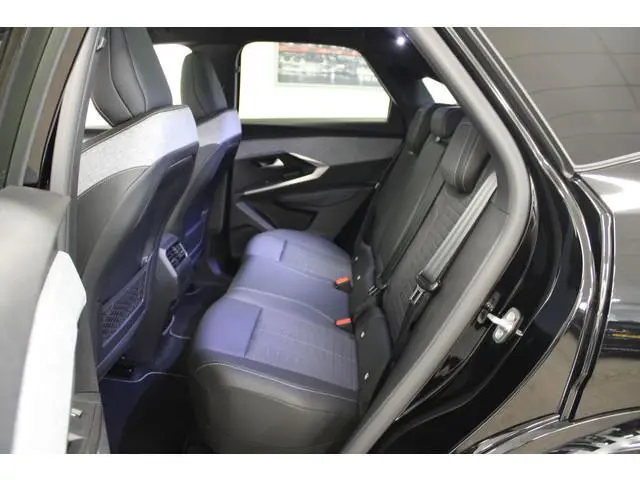 Peugeot e-3008