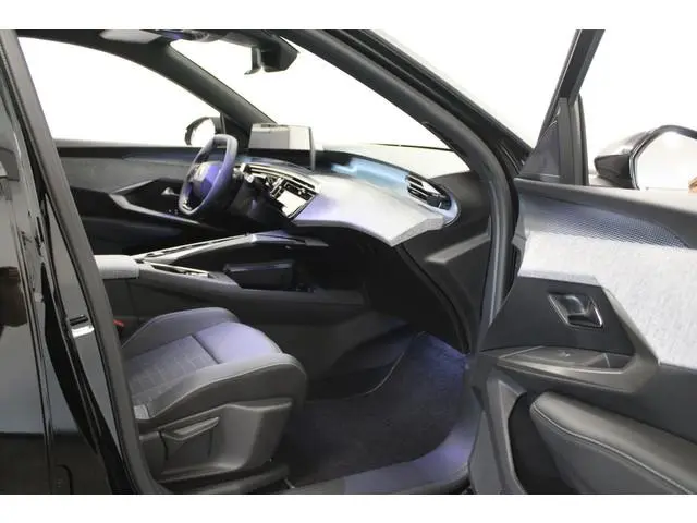 Peugeot e-3008