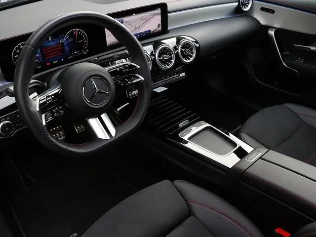Mercedes-Benz CLA-klasse 250 e AMG Line | Panoramadak | Sfeerverlichting