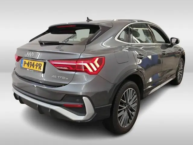 Audi Q3 Sportback 45 TFSI e Hybride S Edition / 1/2 Leder-Sport / Navigatie-multimedia / Airco-ecc./...