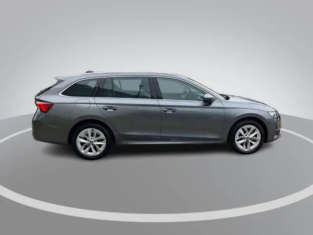 Skoda Octavia Combi 1.5TSI/150PK MHEV FL Design DSG · Panoramadak · Camera + Parkeersensoren · Apple...