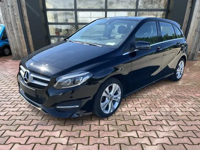 Mercedes-Benz B-klasse 200 Business | Automaat | Trekhaak | LED | Camera | Stoelverwarming | Leder |