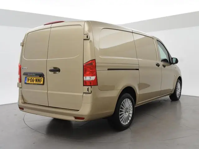 Mercedes-Benz eVito 112 L2 60 kWh *NIEUW* + 2 SCHUIFDEUREN | CAMERA | LMV | STOELVERW. | APPLE CARPL...