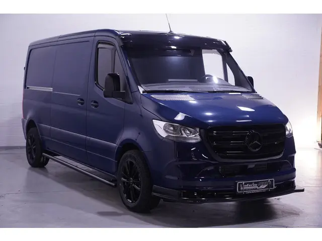 Mercedes-Benz Sprinter 215 CDI 150 pk L2H1 Black&Blue Edition 18' LMV Airco, Zwarte Grille + Spiegel...