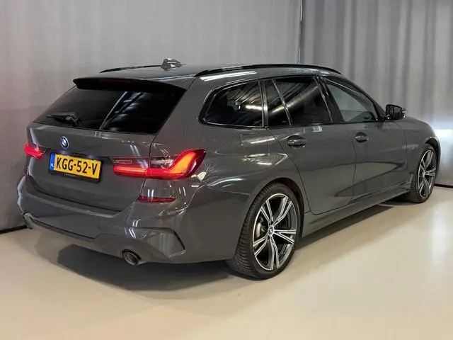 BMW 3-serie Touring 330e xDrive High Executive 19"/Panoramadak/Adaptieve cruise/Stoelverwarming + me...
