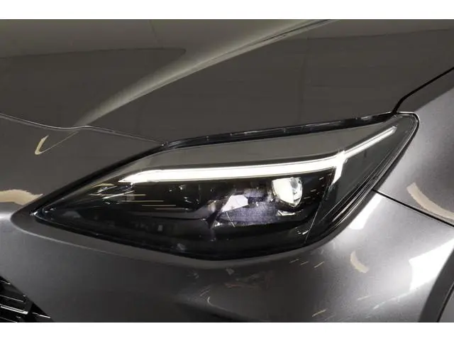 Toyota Yaris Cross 1.5 Hybrid Adventure AWD, Treeplanken