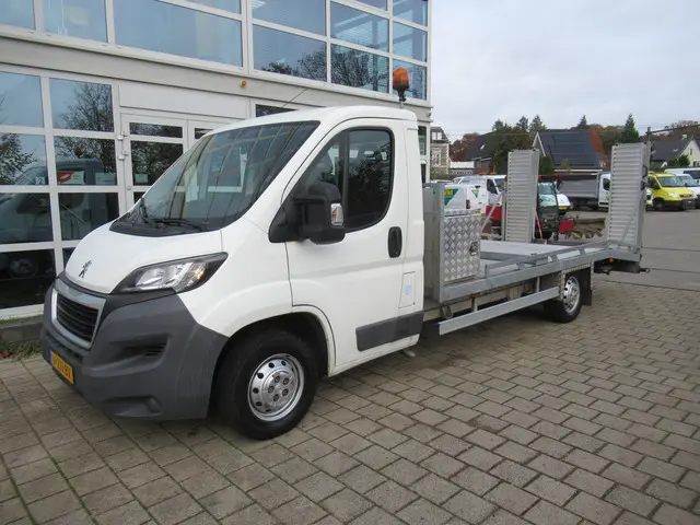 Peugeot Boxer 335 2.0 HDI 96KW L4 Oprijwagen Machinetransporter