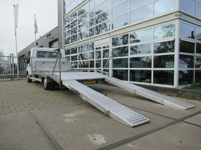Peugeot Boxer 335 2.0 HDI 96KW L4 Oprijwagen Machinetransporter