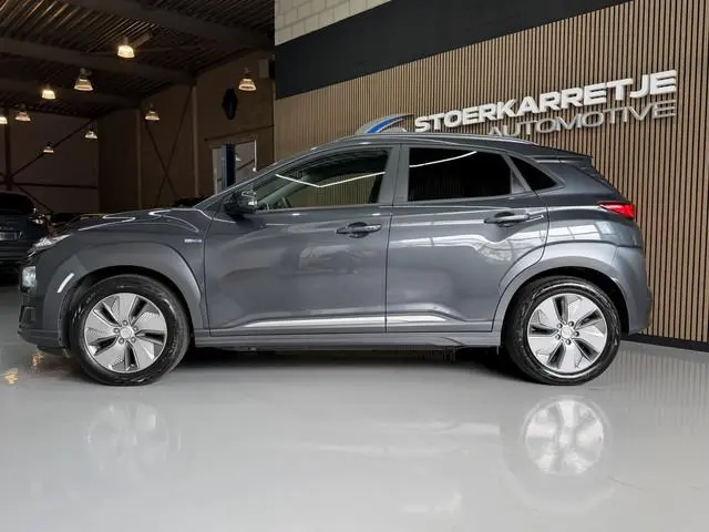 Hyundai Kona EV 64 kWh SOH 100% NavI | Warmtepomp | Stoel & Stuur verwarming | 17" | ACC | 100 % elk...