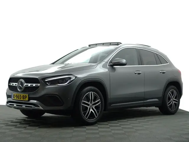 Mercedes-Benz GLA-klasse 200 Premium Luxury Aut- Panoramadak, Memory Seats, Sfeerverlichting, Camera...