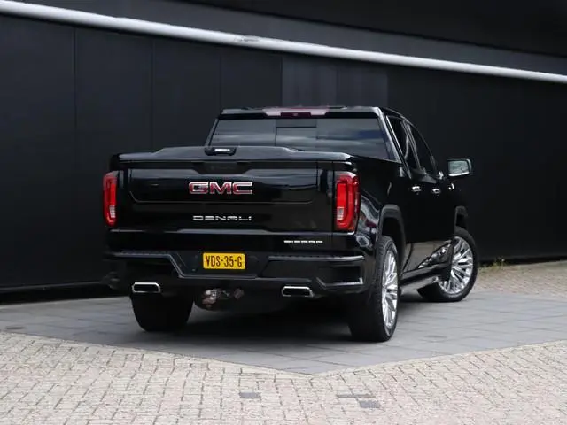 GMC Sierra