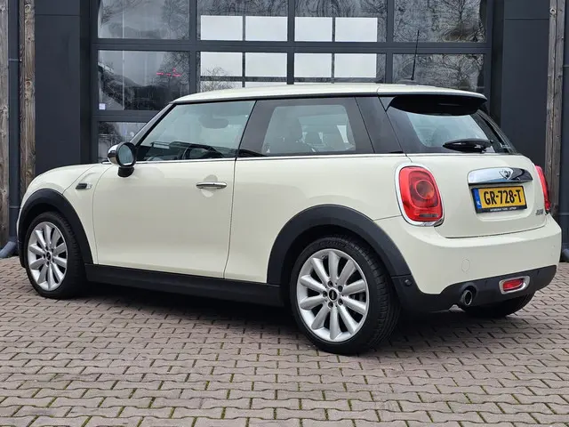 MINI Mini 1.5 Cooper Business | Automaat | LED | Airco | Cruise | Navi | PDC | LMV |