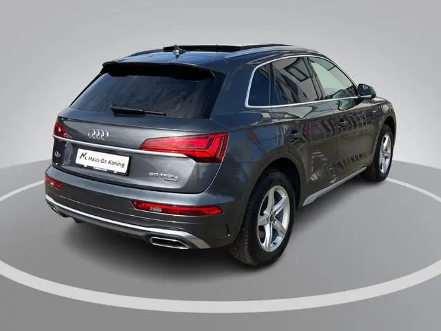 Audi Q5 50 TFSIe 220kW/299PK S Line · Panoramadak · Camera · Apple/Android Car Play · Adaptive Cruis...
