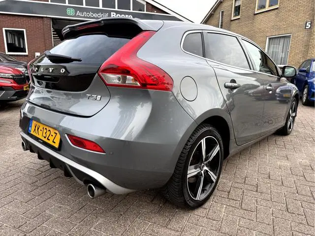 Volvo V40 1.5 T3 Polar+ Sport R-Design Panoramadak, Camera, 17''Lmv