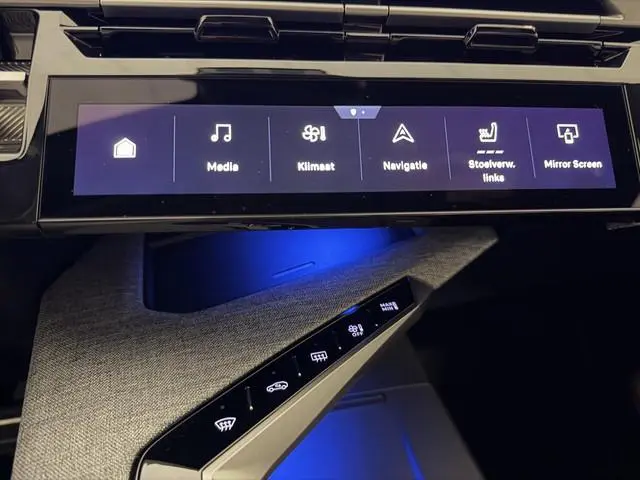 Peugeot e-3008