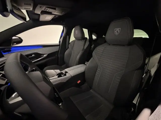 Peugeot e-3008