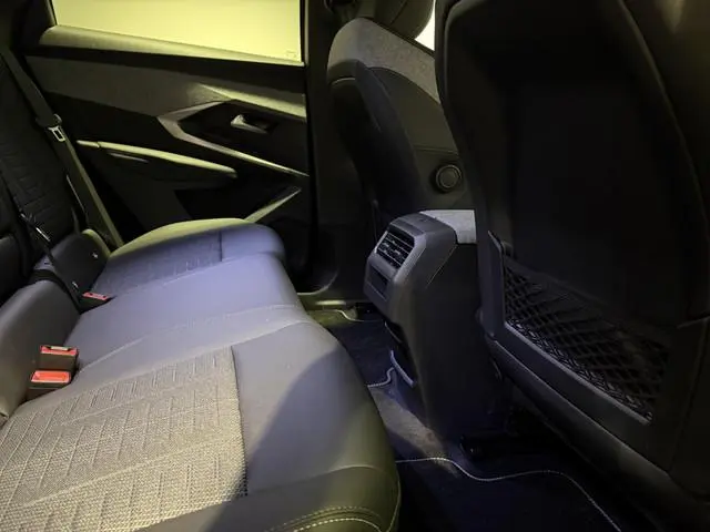 Peugeot e-3008