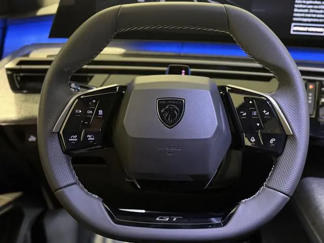 Peugeot e-3008